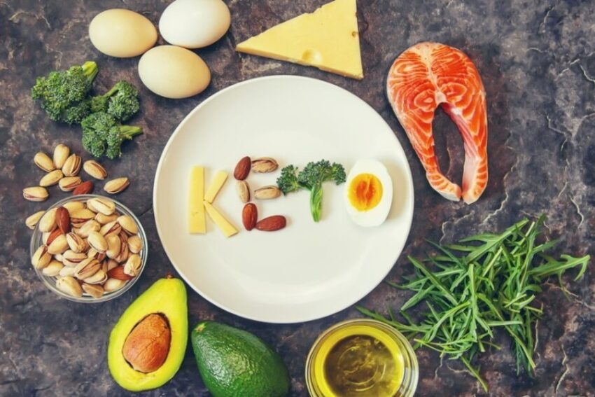 Keto diet foods for beginners: avocado, eggs, and greens.