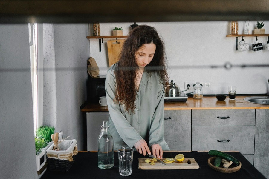 Mindful Snacking: What Are The Ways to Satisfy Cravings without going into a state of deprivation?
