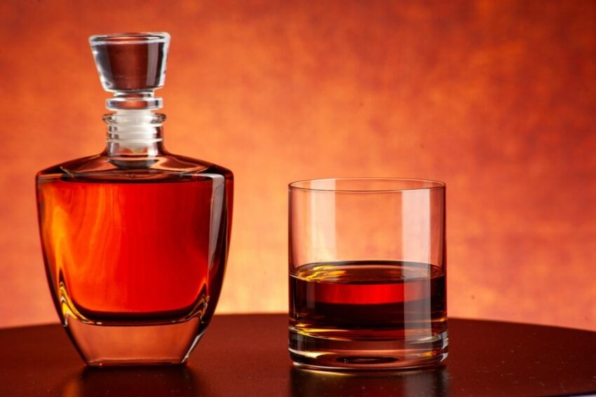 Alcohol and skin aging effects