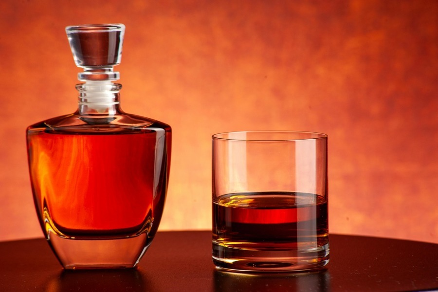Drinking Alcohol and Skin Aging: How Alcohol is Decimating Your Glow