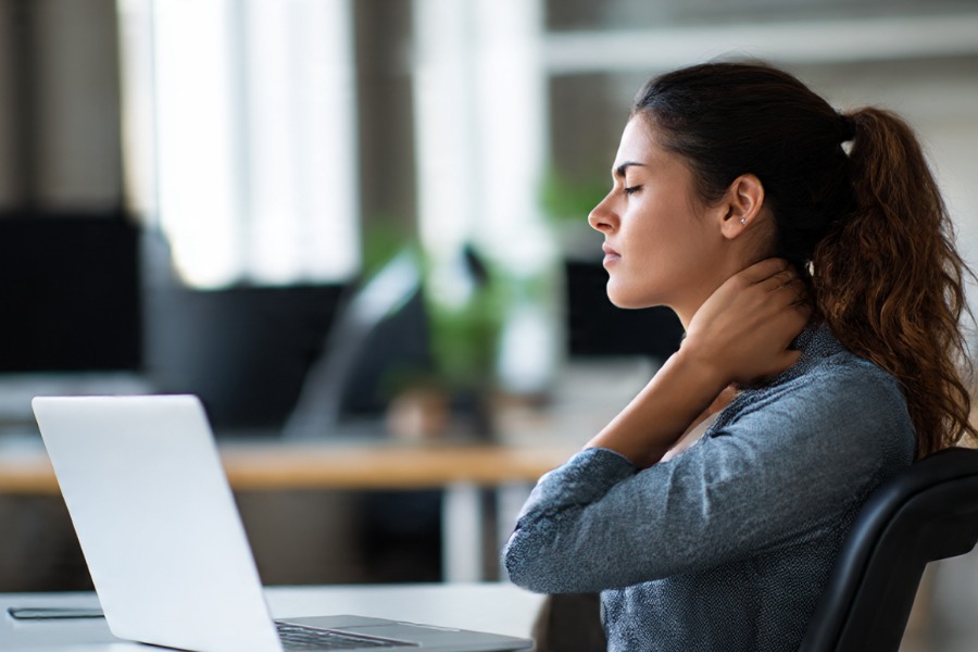 Tech Neck Pain: How Screen Time Is Harming Your Spine 